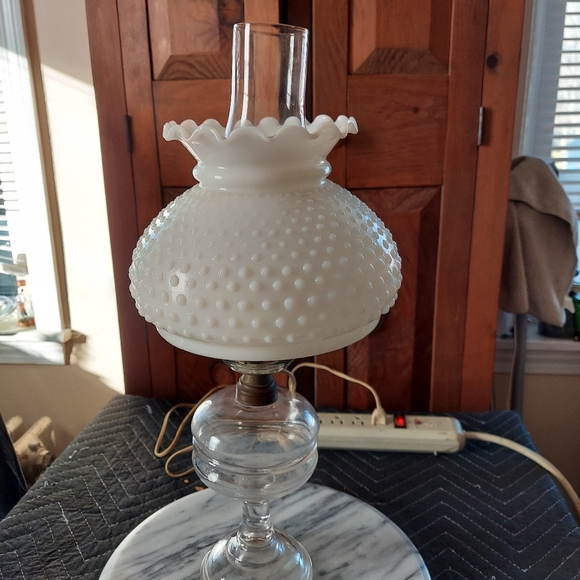 Mid century Hobnail Lamp - Picture 9 of 15